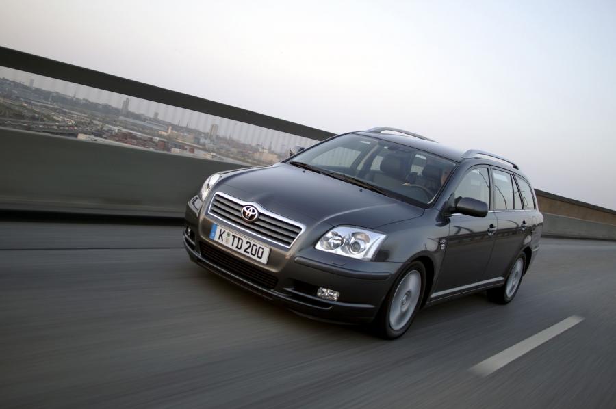  Toyota Avensis Wagon 2003 года  (фото 16 из 76)